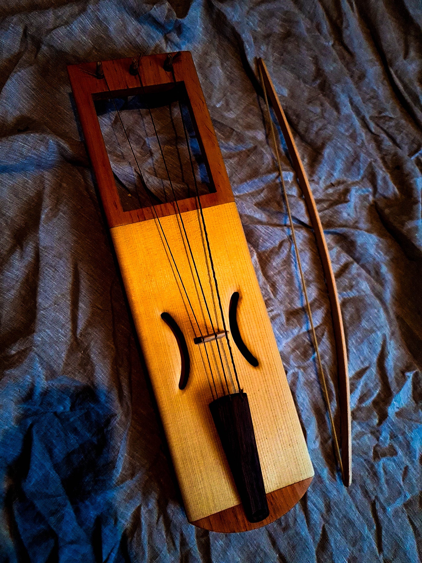 Tagelharpa, 3 Strings