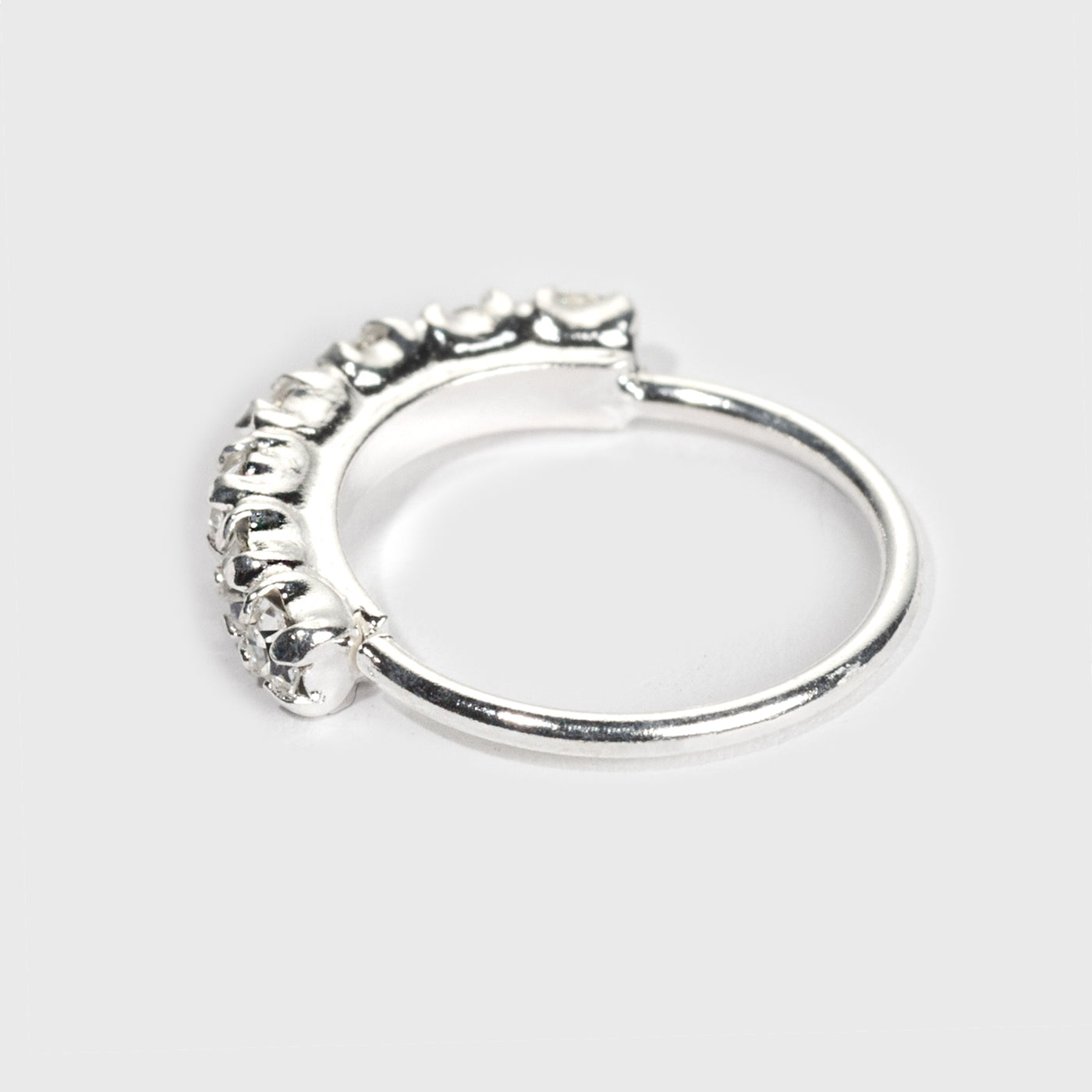 Näsring i silver, 7 klara stenar