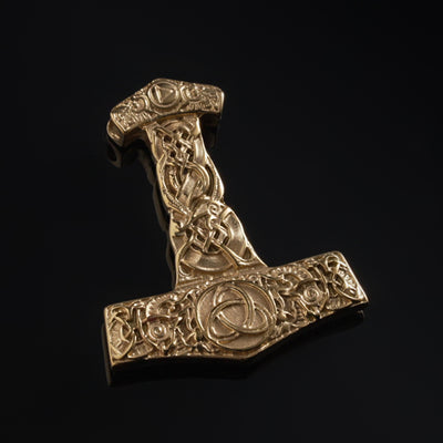 Torshammare, Triquetra, Gulpläterad