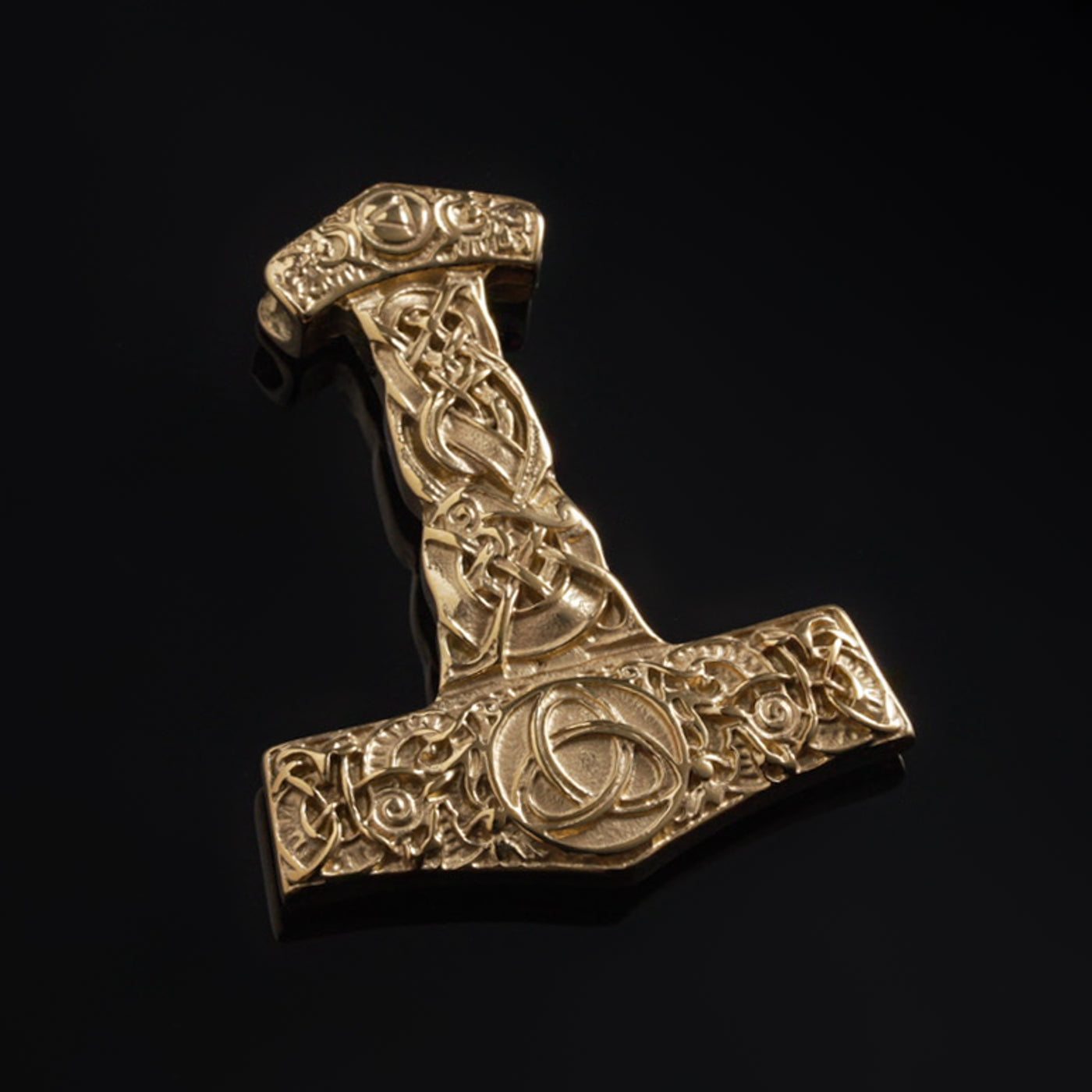 Torshammare, Triquetra, Gulpläterad
