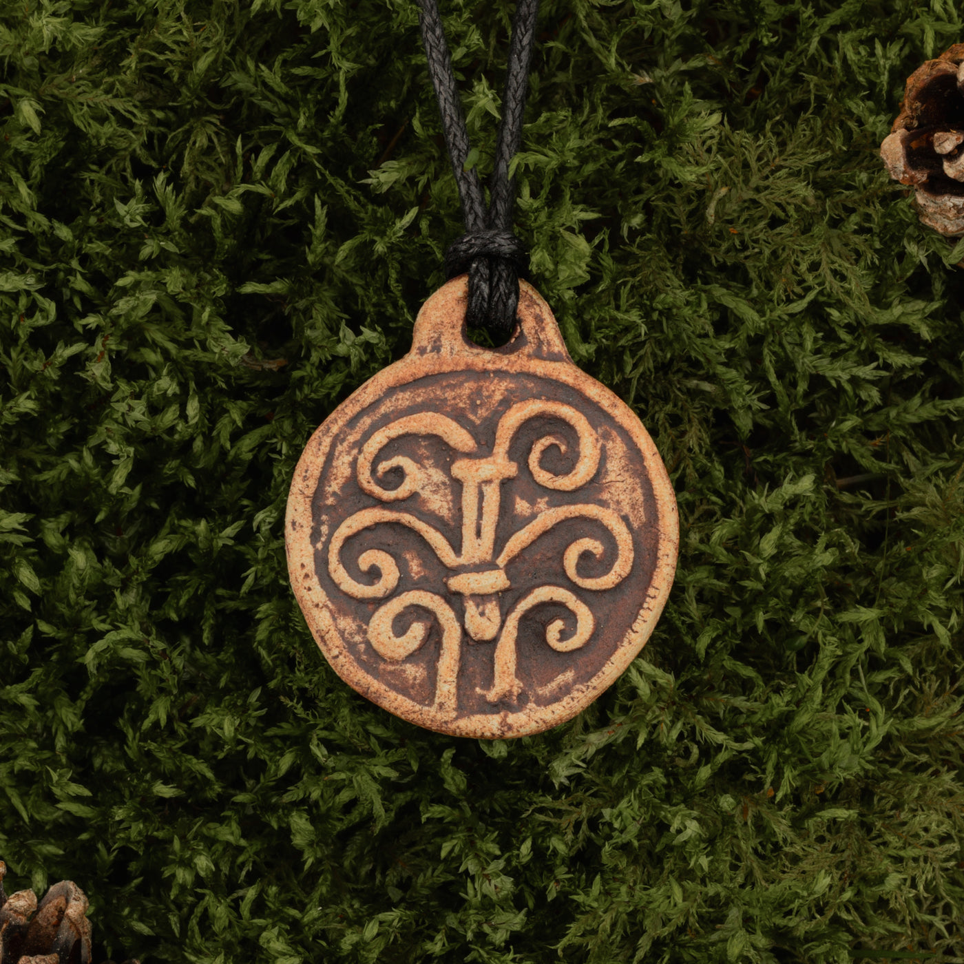 Yggdrasil, Hänge i Keramik
