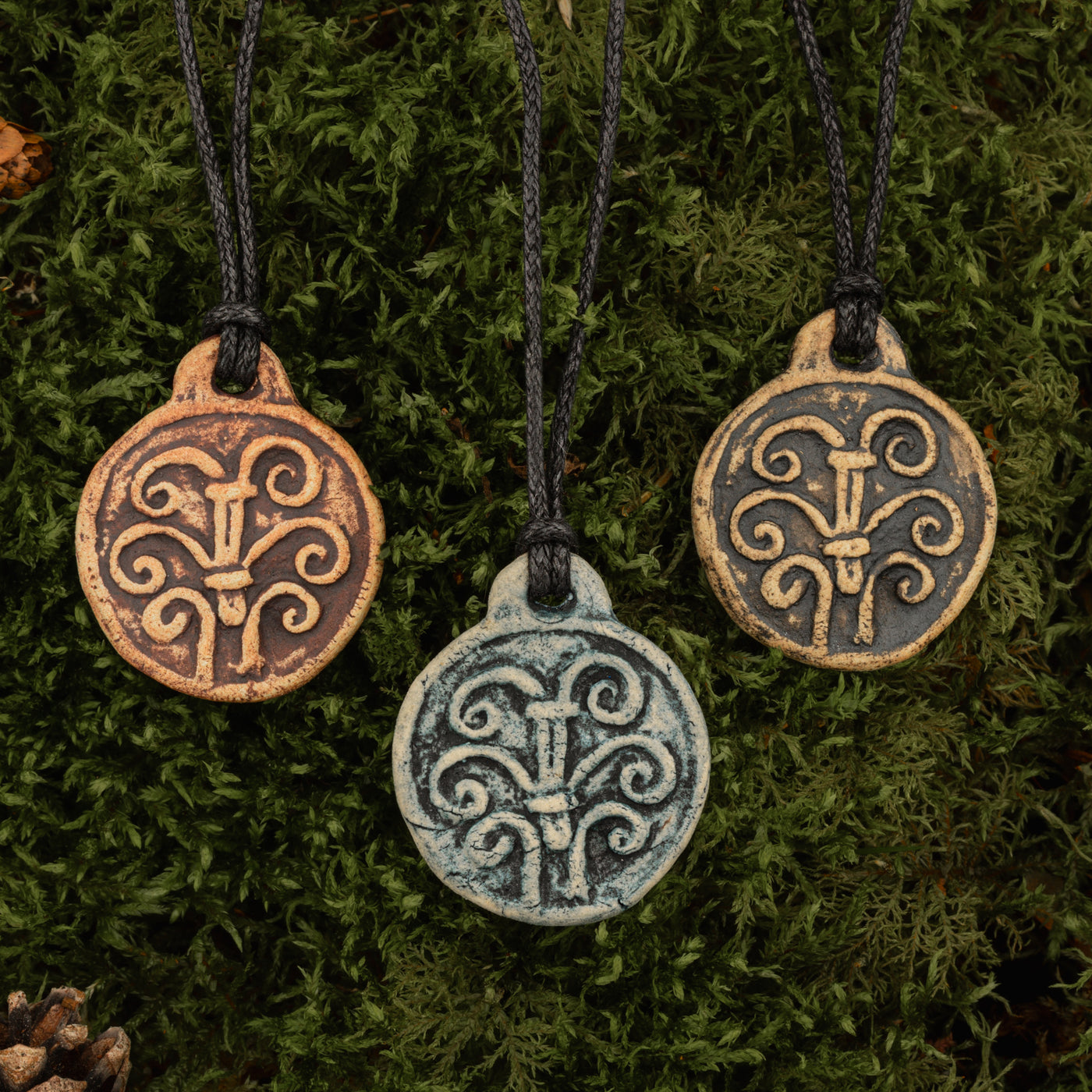 Yggdrasil, Hänge i Keramik