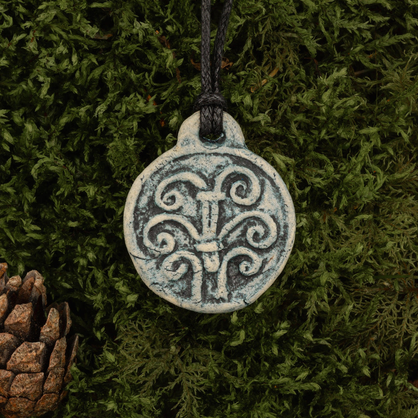 Yggdrasil, Hänge i Keramik