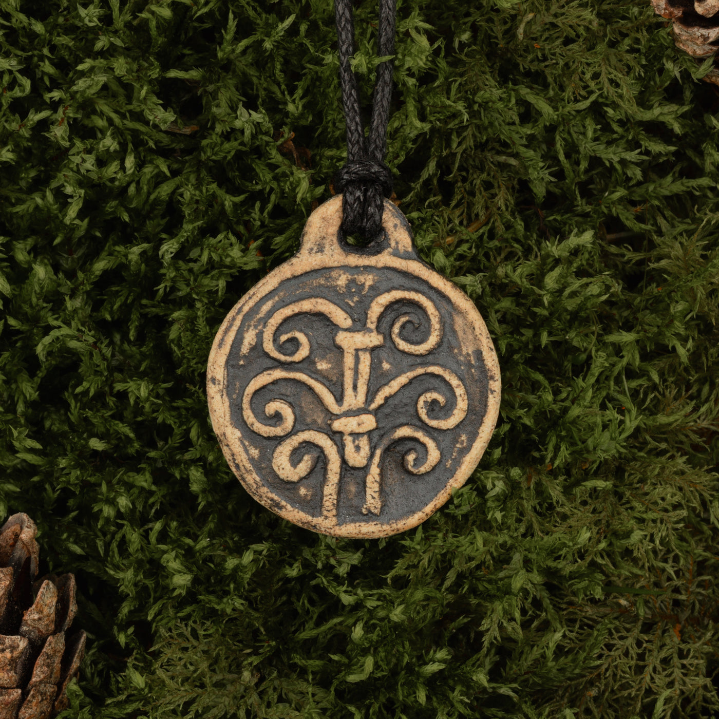 Yggdrasil, Hänge i Keramik
