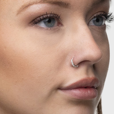 Näsring i silver, 7 klara stenar