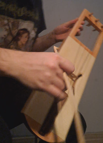 Tagelharpa, 3 Strings