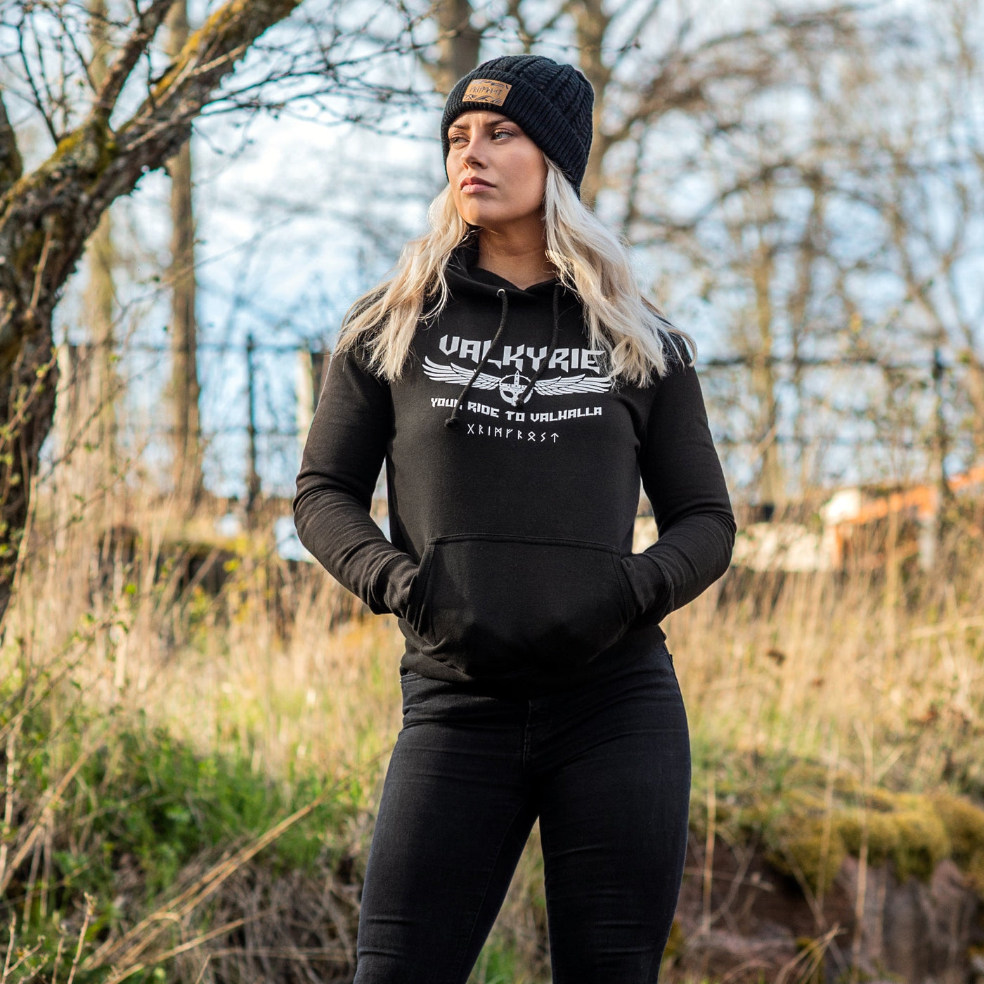 Premium pullover huvtröja för kvinnor, Valkyrie, Svart