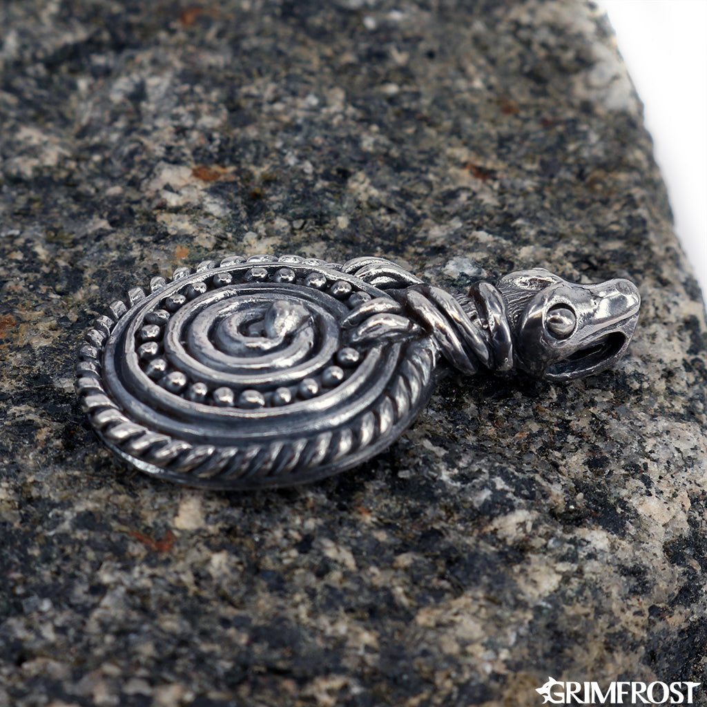 Pendants - Nidhöggr Amulet, Silver - Grimfrost.com