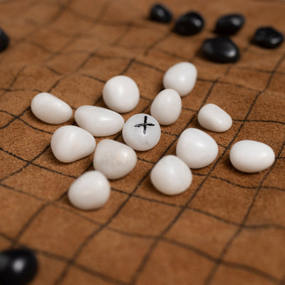 Hnefatafl, läder