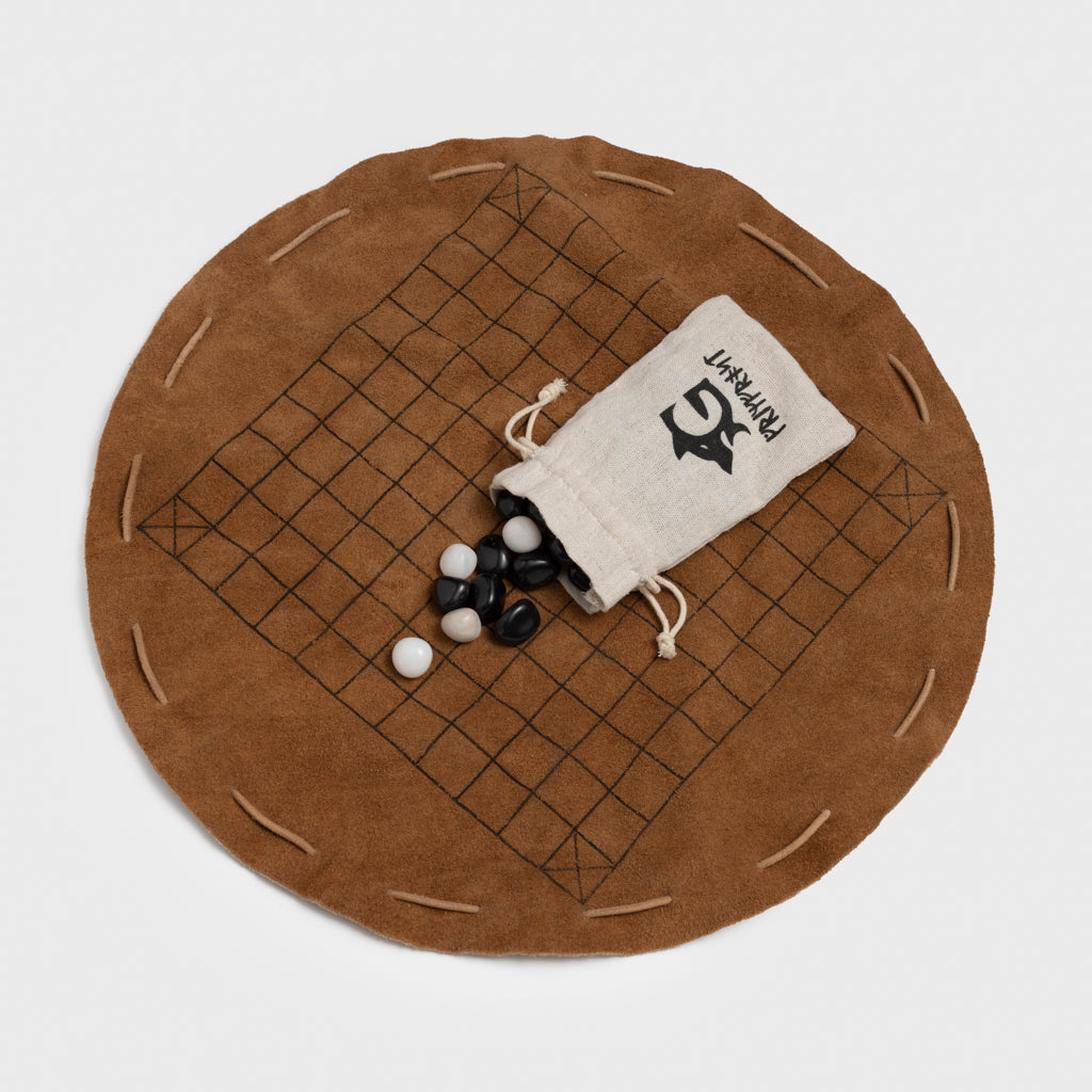 Hnefatafl, läder