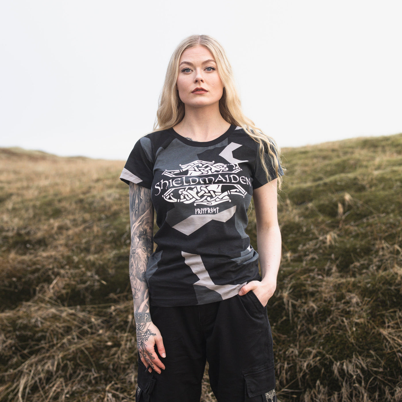 Premium T-shirt, Shieldmaiden, M90 Grå Camo